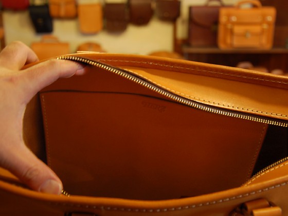 ビジネストート 内ポケット