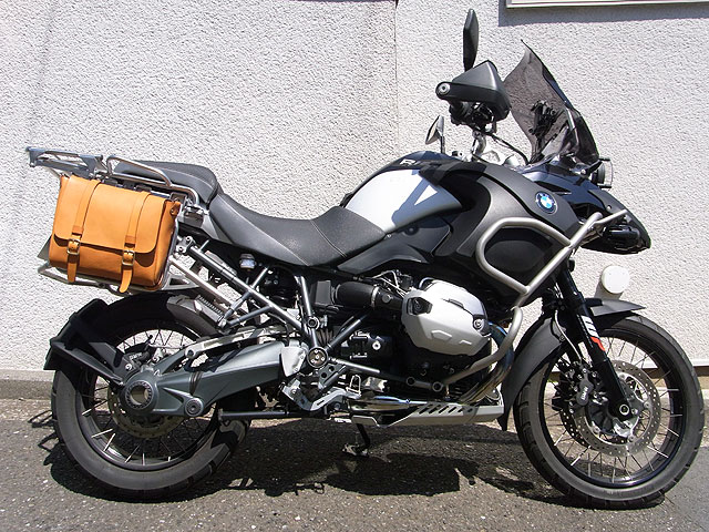 ツーリングバッグ後ろ取り付け