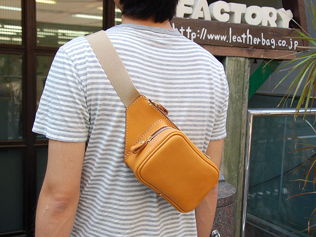 羽付きウエストバッグ(C-45)