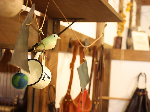 手前のは地球儀?