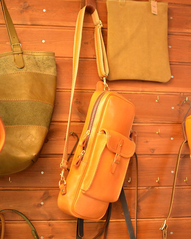 FACTORY SHOP ボディバッグ