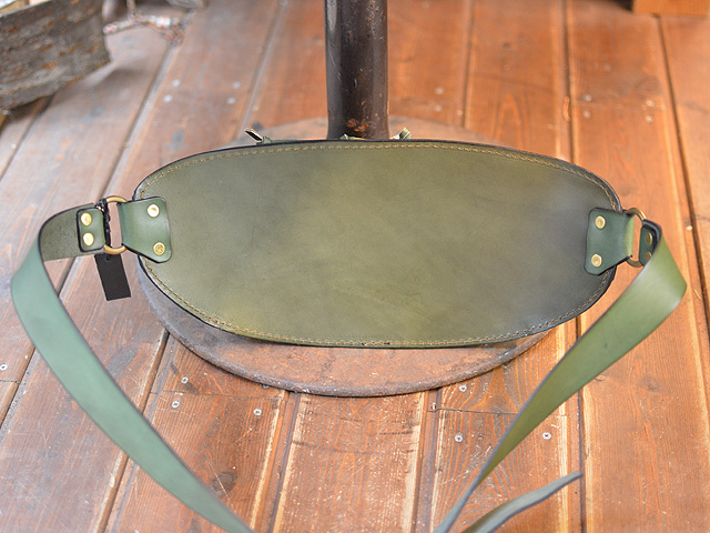 ボディバッグ(作り手:橋本) グリーン 背面