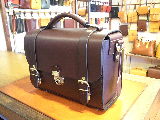 箱型3点留めショルダーバッグ 側面