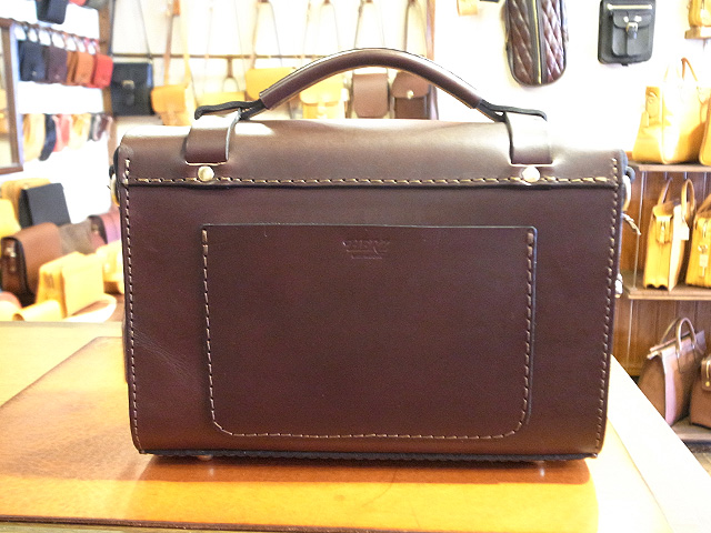 箱型3点留めショルダーバッグ 背面ポケット