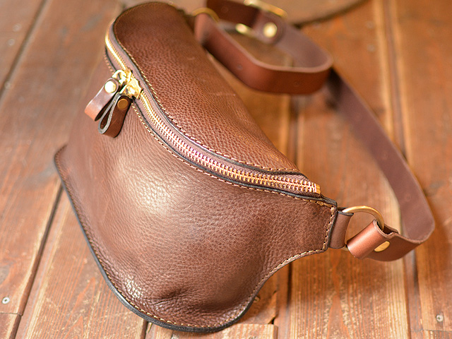 2ピース立体ボディバッグ 側面