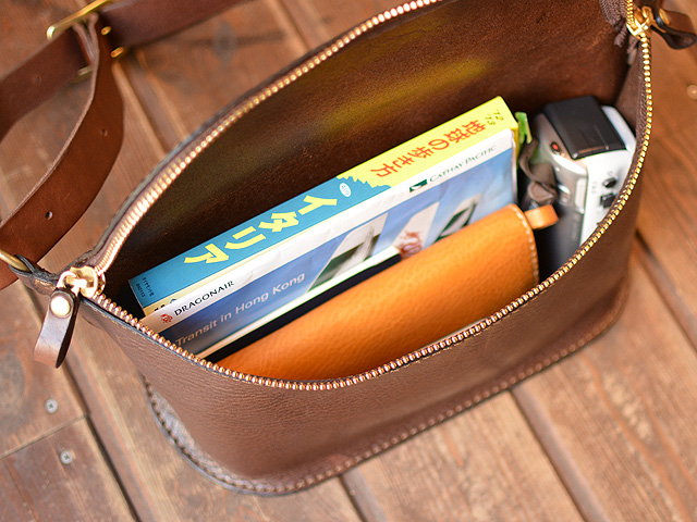 2ピース立体ボディバッグ 収納