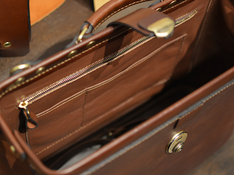 サンプル錠前ビジネス 内ポケット1