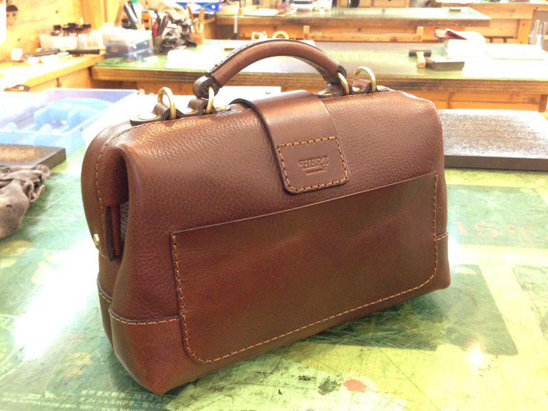 サンプル口枠鞄 背面