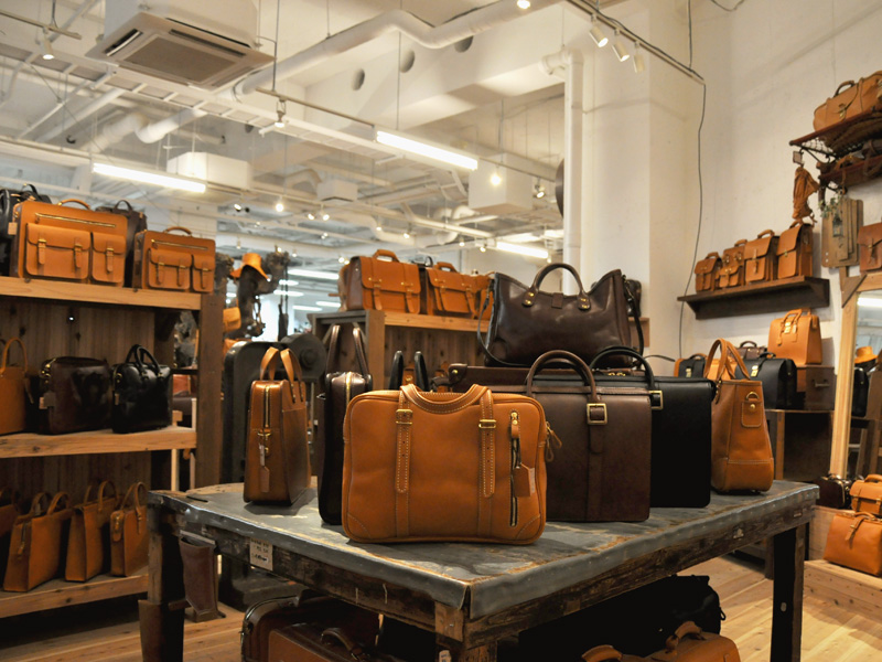 本店 ビジネスバッグエリア