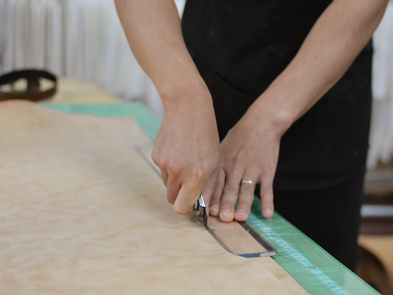 ベルト製作風景