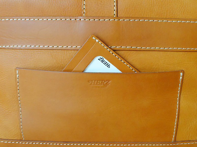 多収納メッセンジャーバッグ 後面ポケット