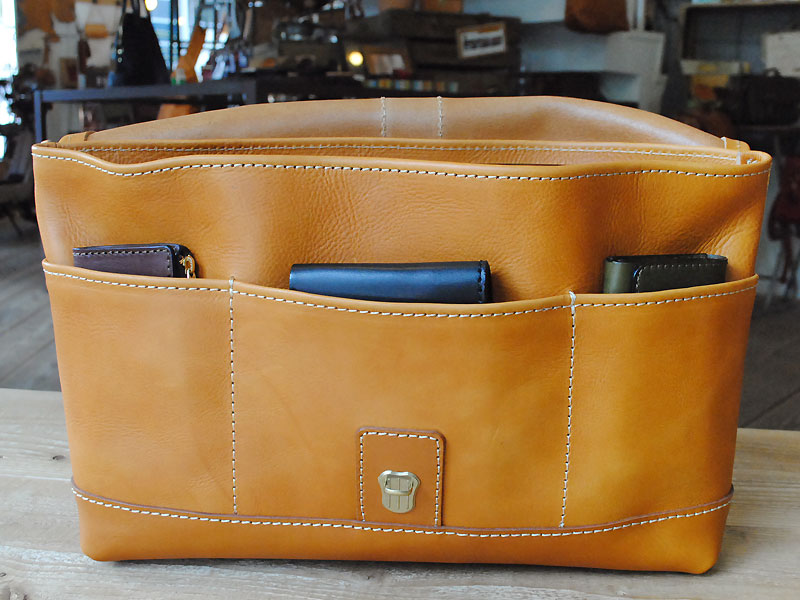 多収納メッセンジャーバッグ 前ポケット