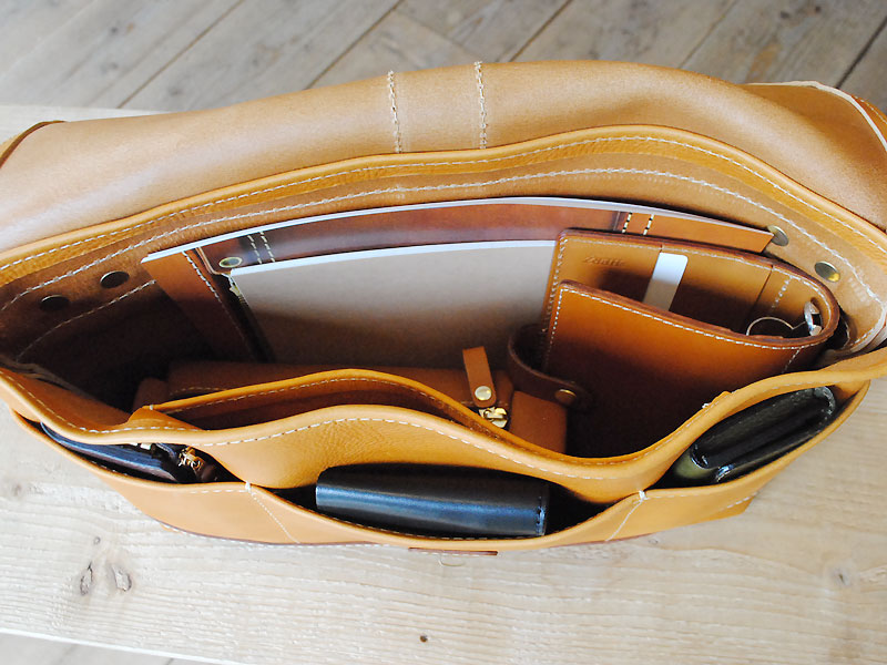 多収納メッセンジャーバッグ 収納例1