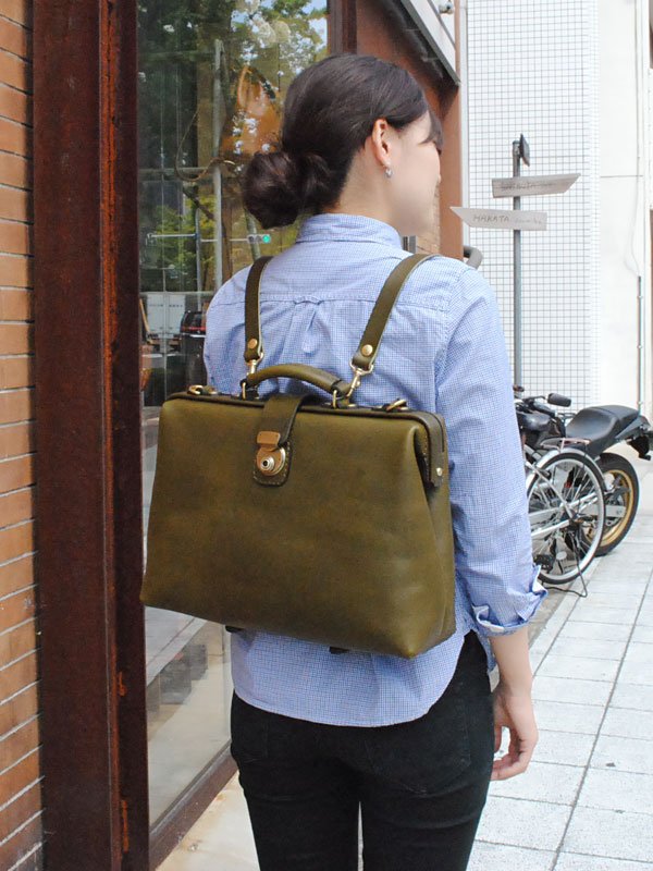 ビジネスバッグ 特別仕様 女性着用