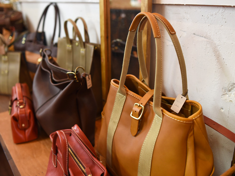 ファクトリーのトートバッグ2