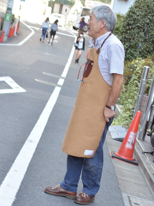 近藤 エプロン試着