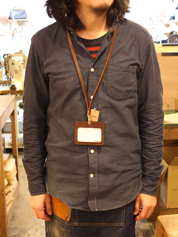 首から下げるタイプ