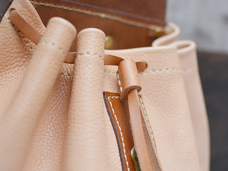 近藤リュック 留め革