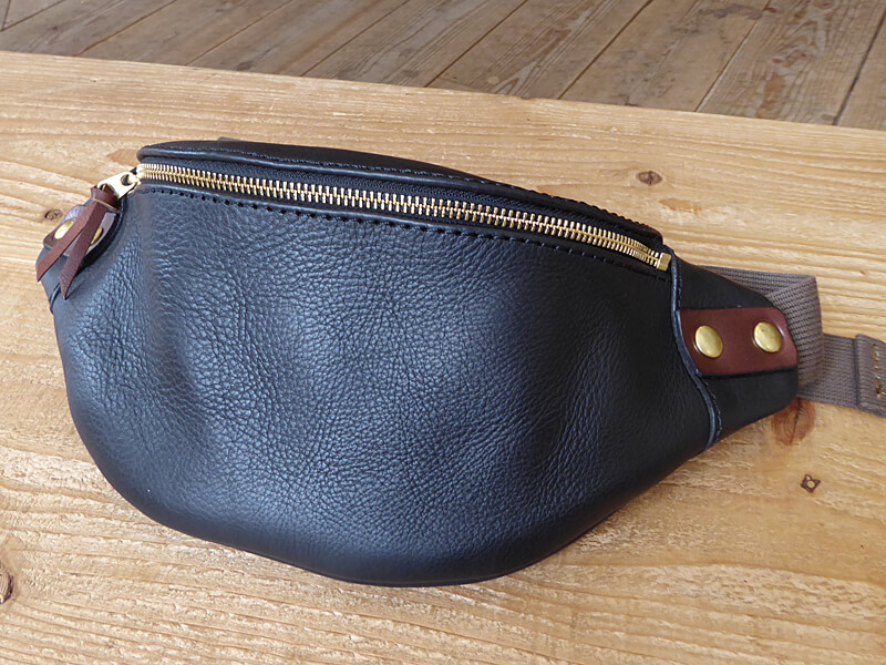 旅モノ:2カラーウエストバッグ