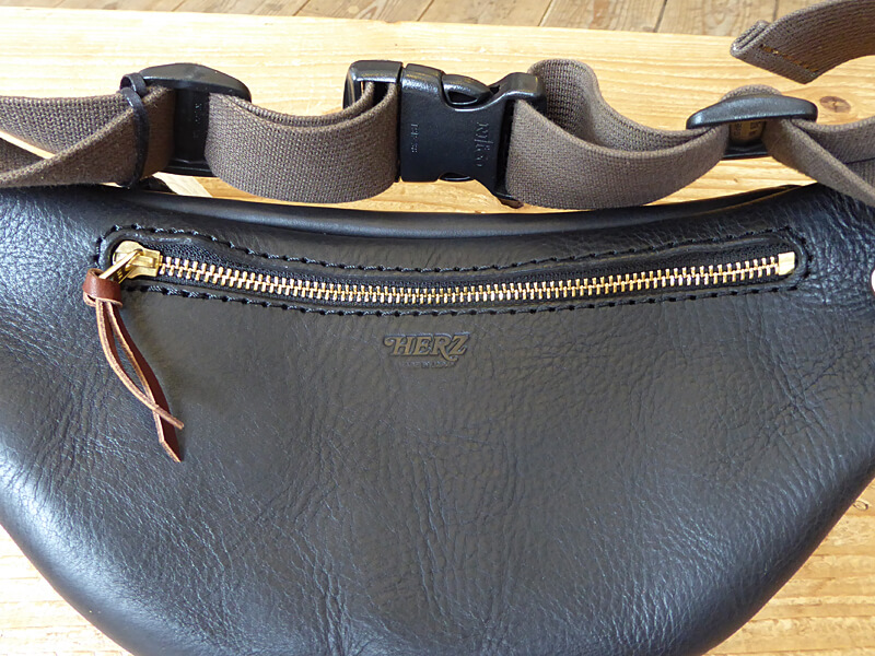 旅モノ:2カラーウエストバッグ 後面ポケット