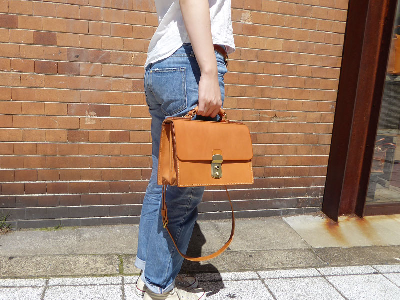 仕切り付き錠前カバン 手持ち