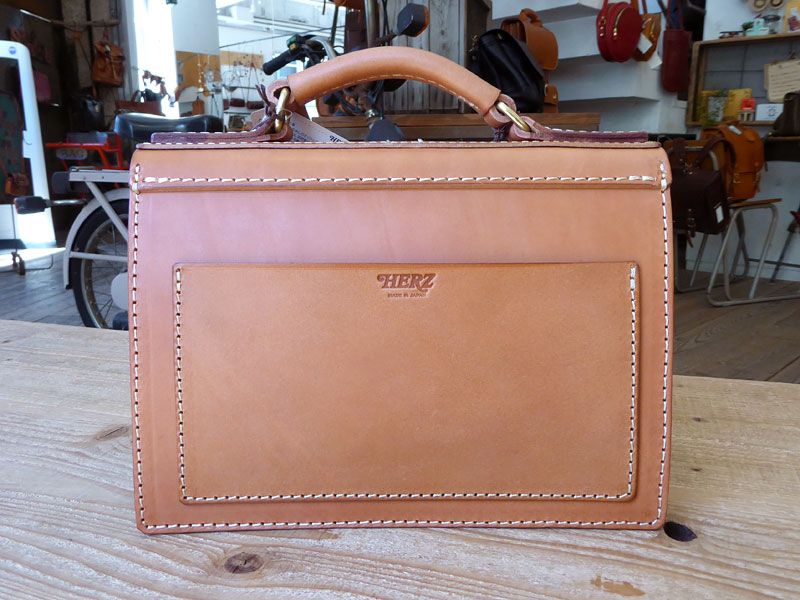 仕切り付き錠前カバン 底部