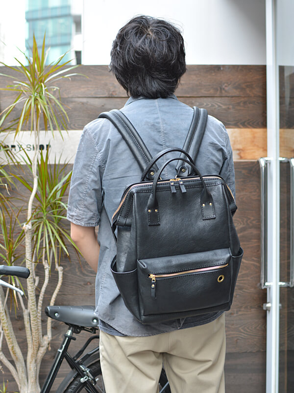 「ファスナー式の口枠リュック」着用