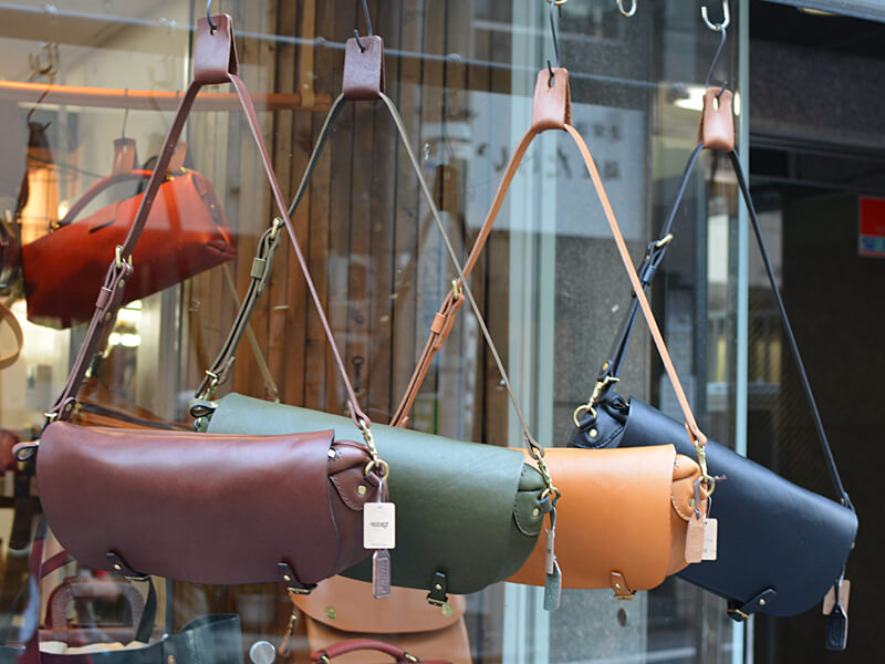 旅モノ ボディバッグ