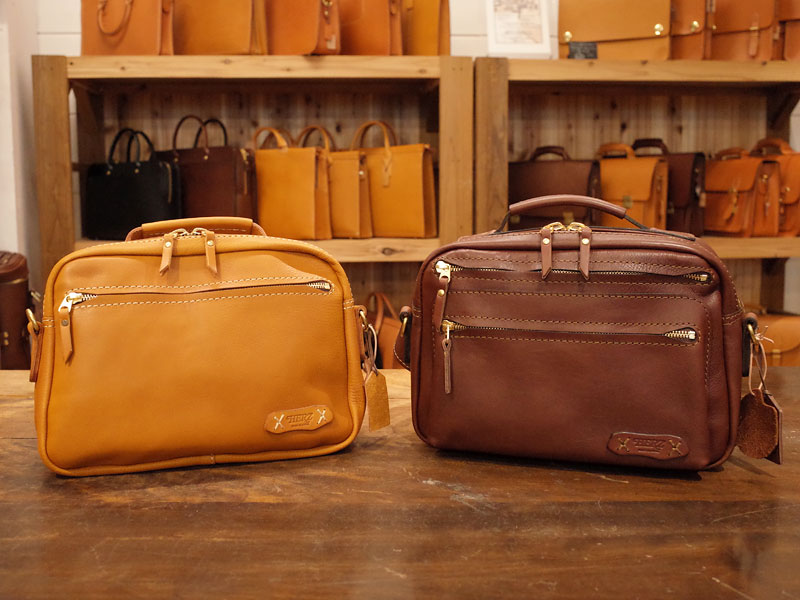 持ち手も付いているミニショルダー2Wayバッグ