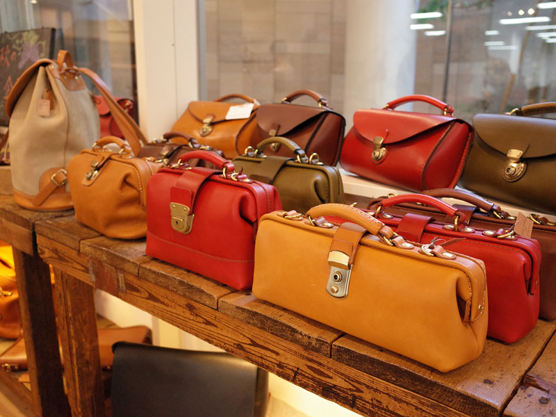 本店のサンプル鞄たち