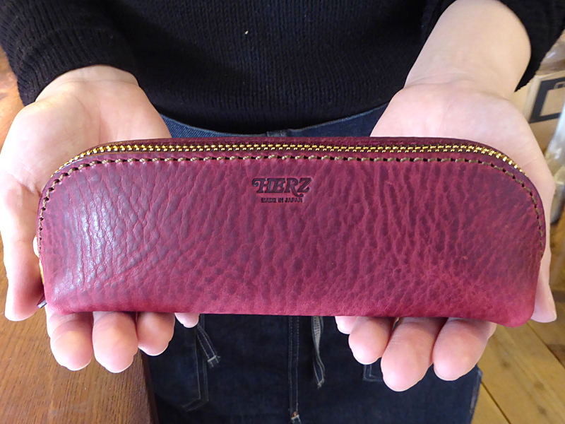 三角型ペンケース(KP-26) ミッスーリ革 ワインレッド