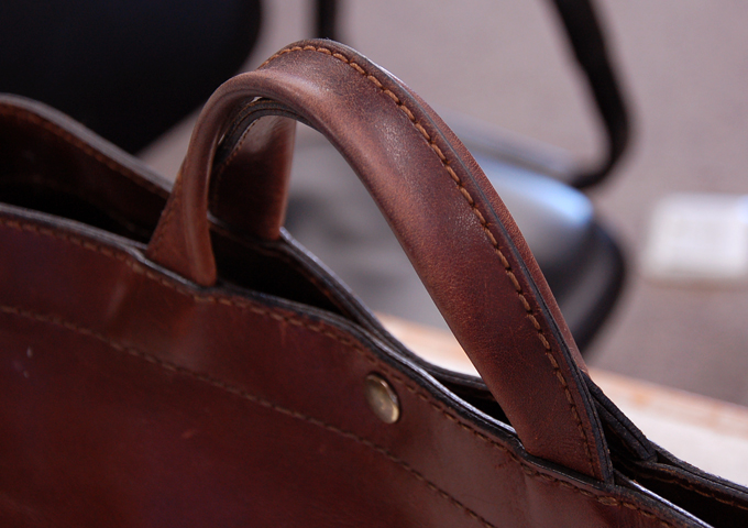 スタッフ愛用品：スタンダードトートバッグ　エイジング取手