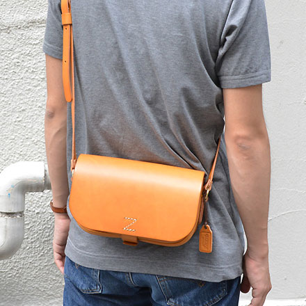 ハードレザーの横型ポシェット(CP-7)