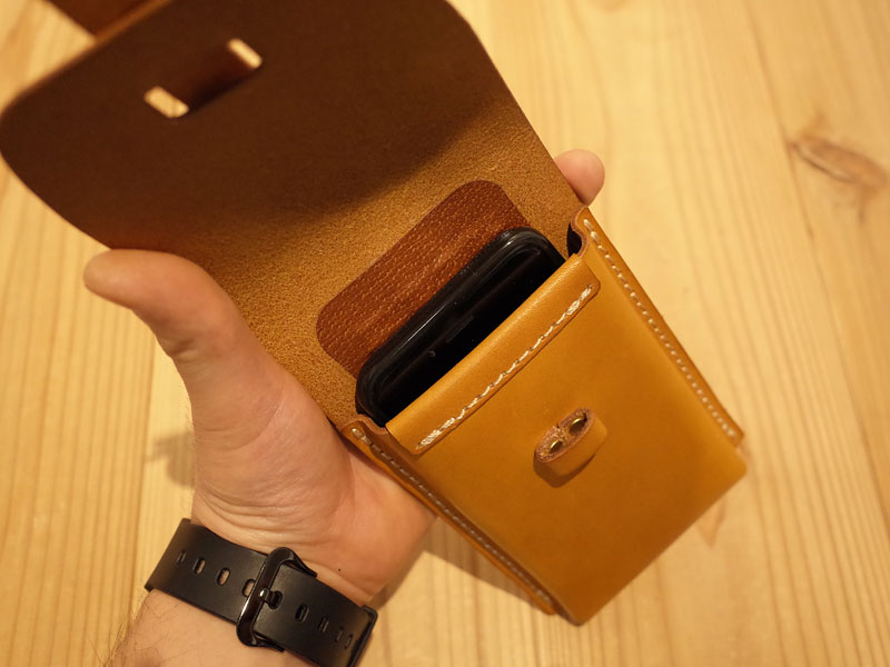 仙台店限定のスマフォケース 収納