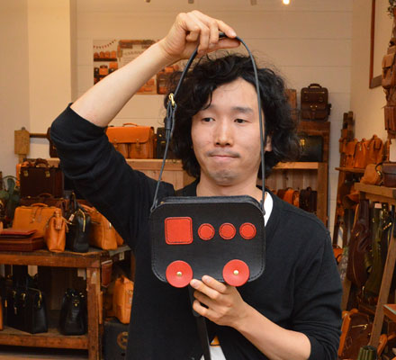 【贈り物】：お散歩ショルダー＆子ども用バッグ