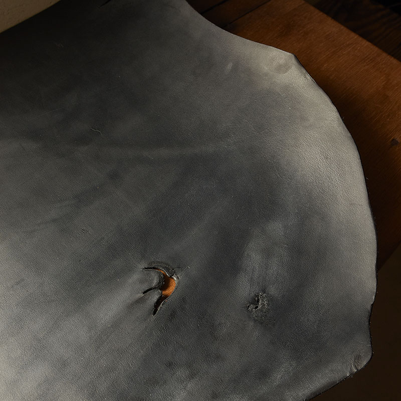 フェニックスと呼ばれるイタリアンレザーを使用