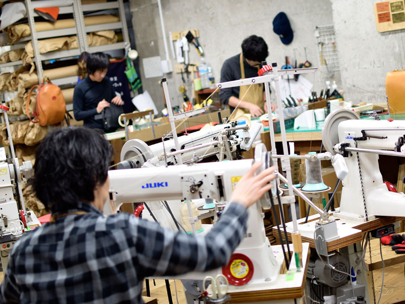 名古屋店の工房風景