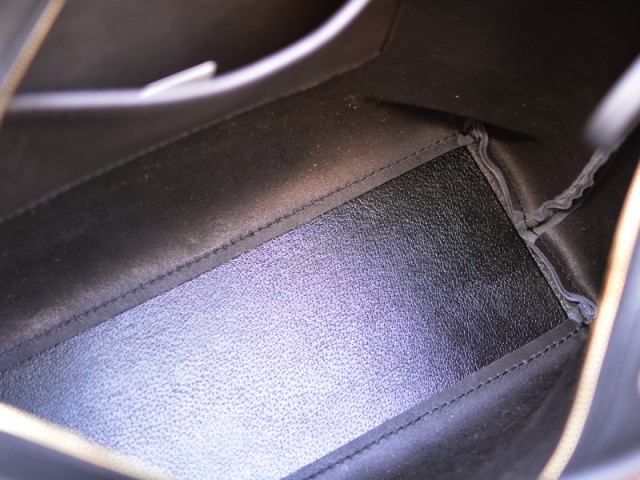 シンプルファスナートートバッグ 作り手:佐藤 底板