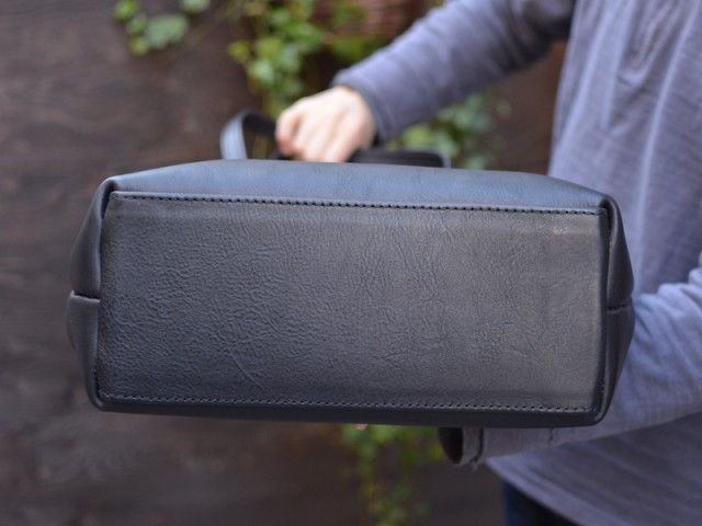 シンプルファスナートートバッグ 作り手:佐藤 底面