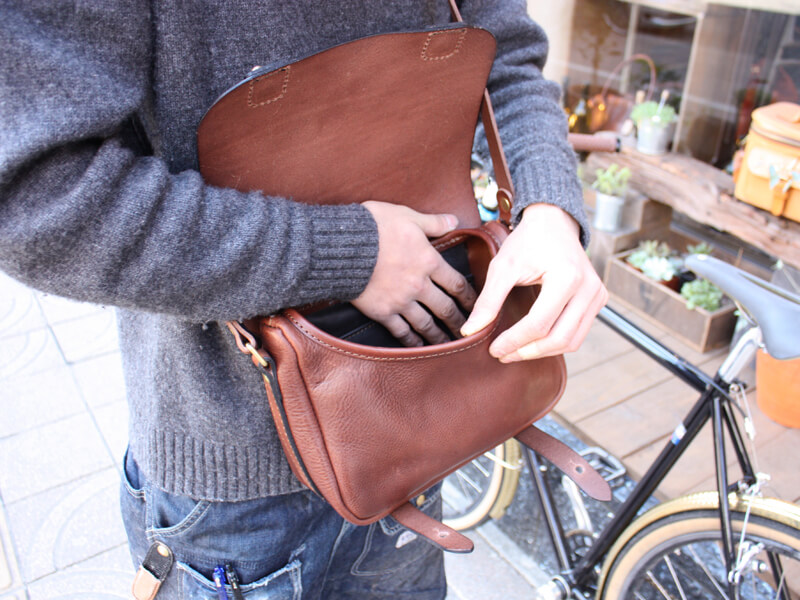 ムジナ荷物の取り出し