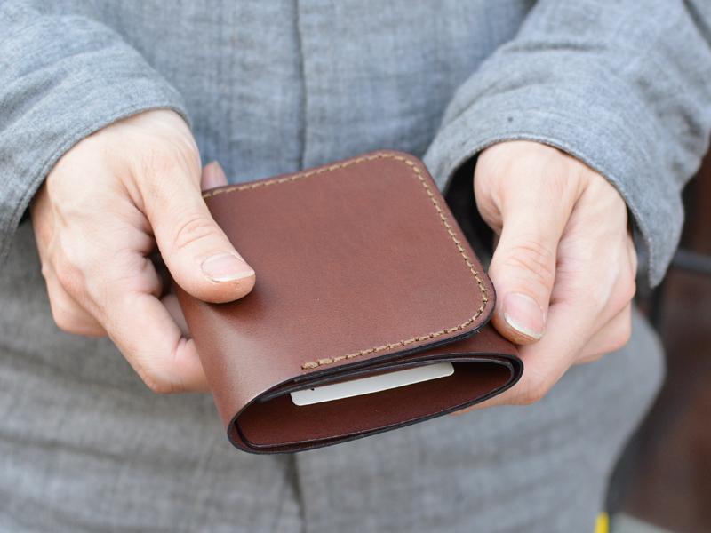 三つ折り財布 手持ち