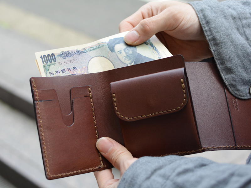 三つ折り財布 お札