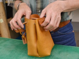 マルチケース企画 巾着革袋