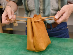 マルチケース企画 巾着革袋