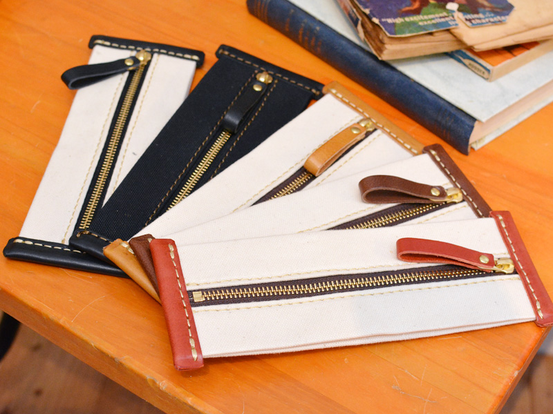 キナリ×キャメル ペンケース