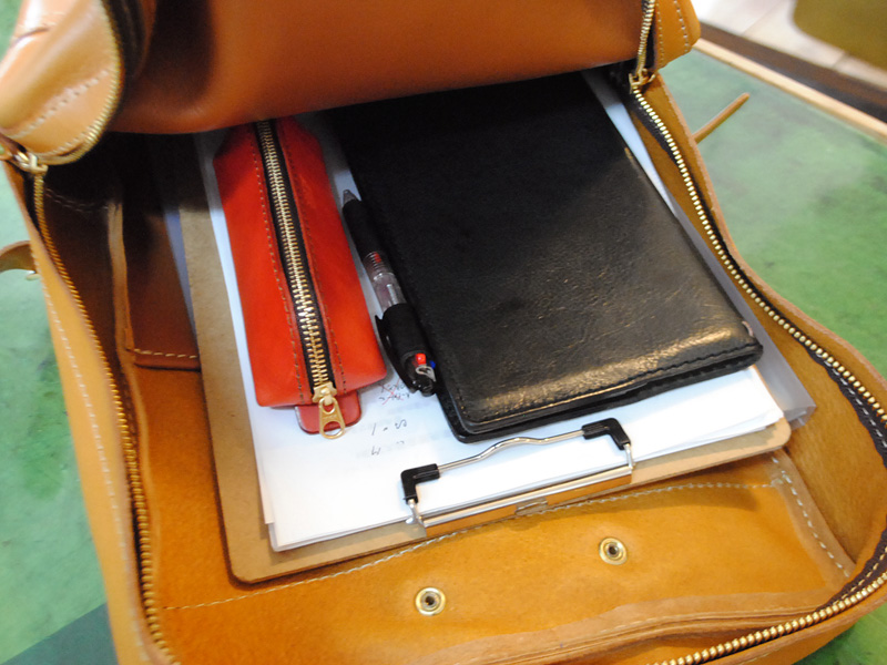 旅モノ2016作り手:西尾作「スクエアデイバッグ」