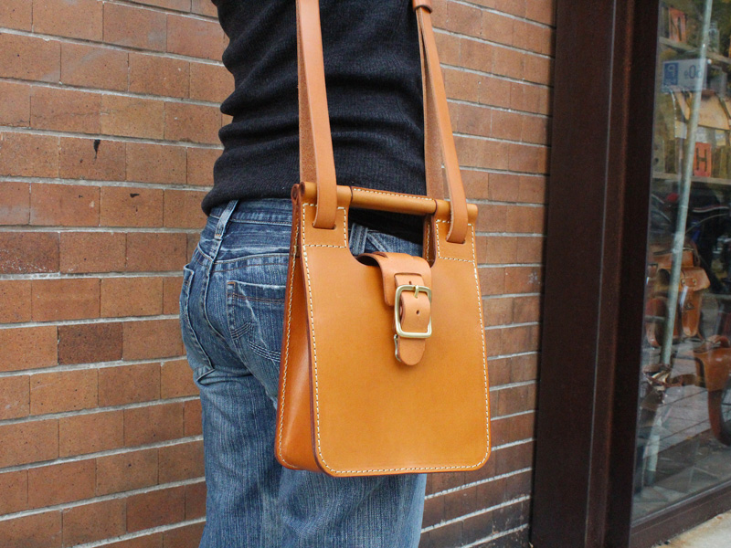 旅モノ2016スタッフ:太田作:「ブランコショルダー」