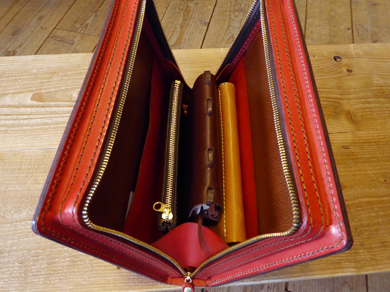 旅モノ2016 作り手:西尾作「ブッククラッチ」