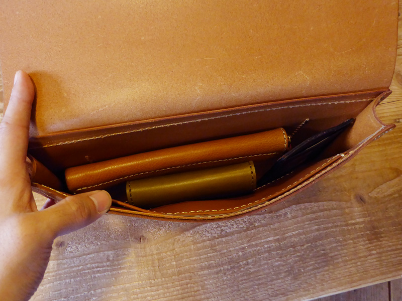 旅モノ2016 スタッフ:松本作「シュッセルクラッチ」