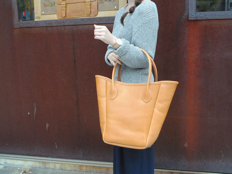 旅モノ2016 本店制作岩切作:「口が広いトート」